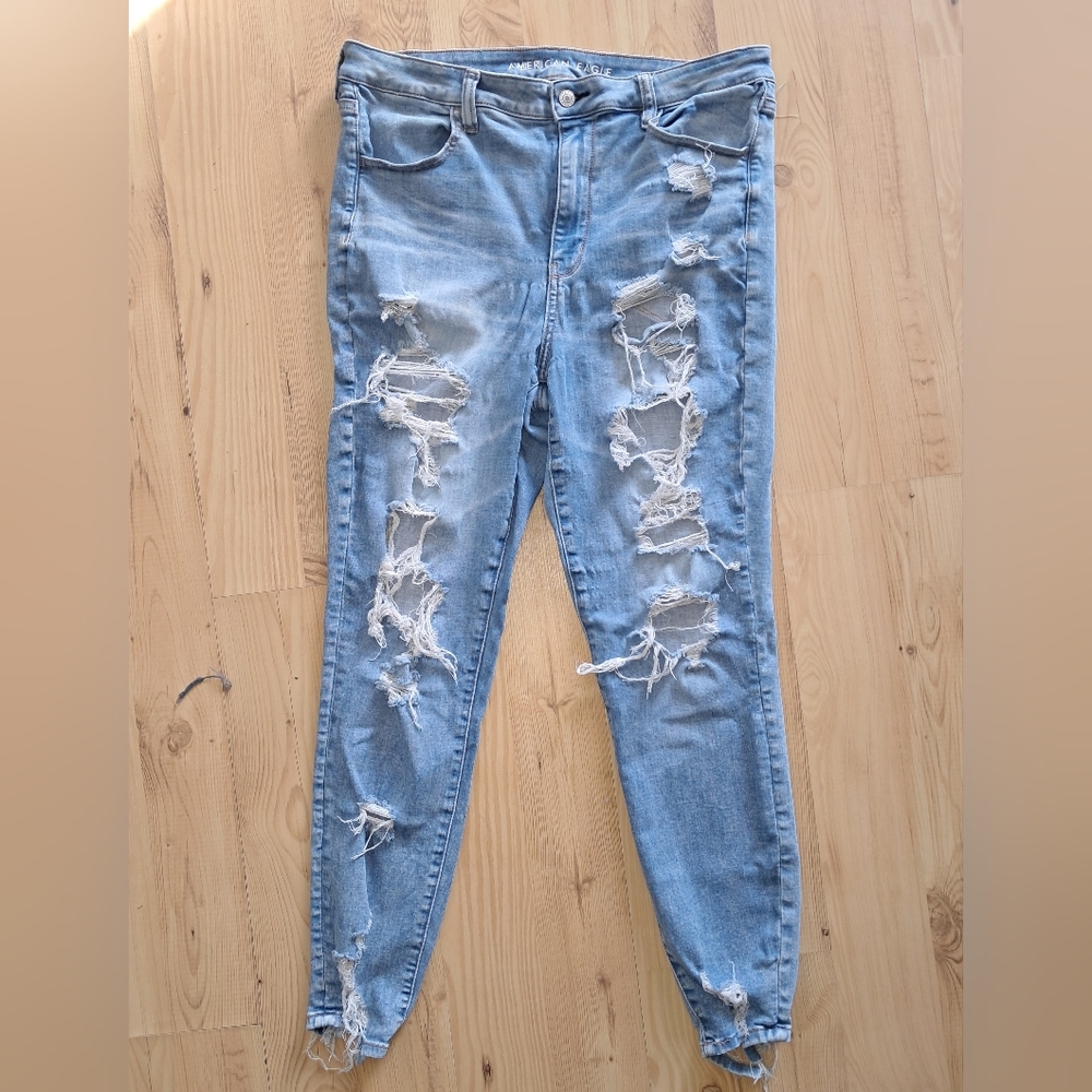 American Eagle Super Rise Distressed Jeans